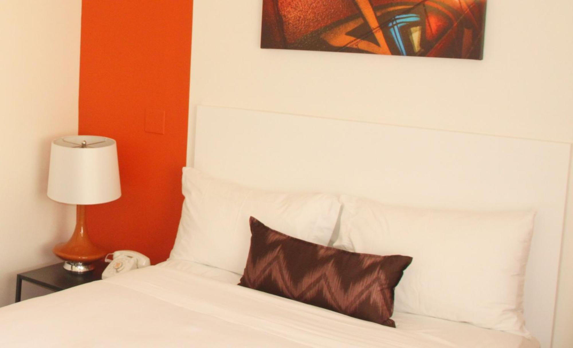 Hotel Zed Kelowna Kültér fotó