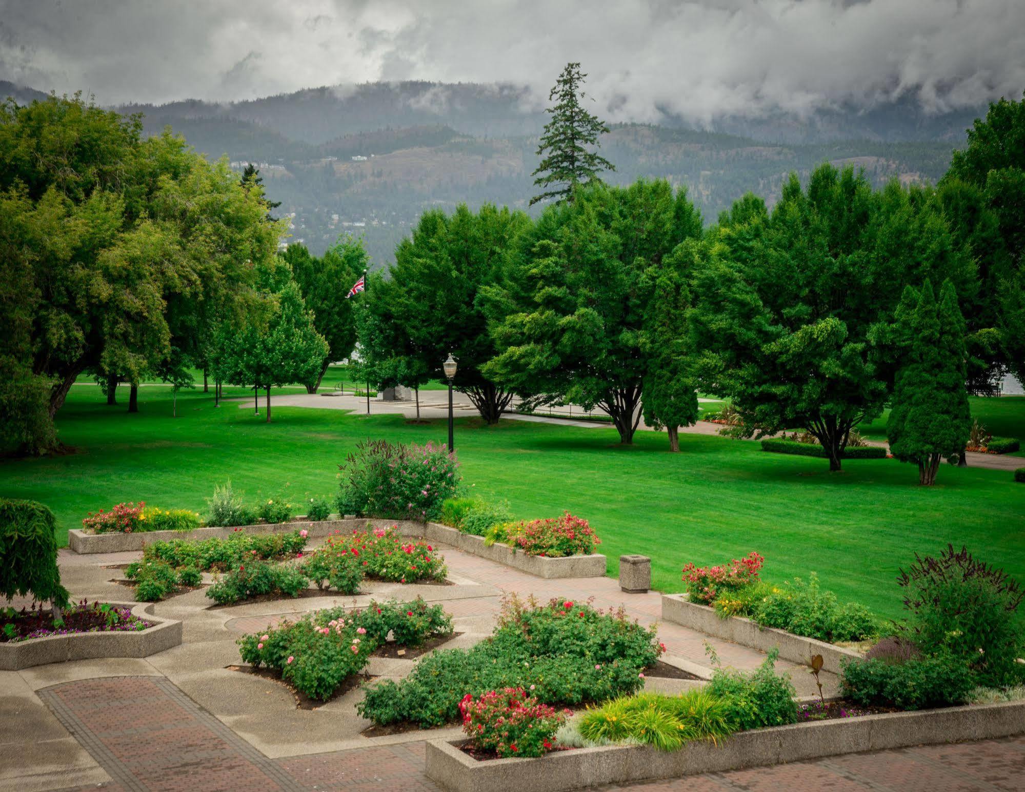 Hotel Zed Kelowna Kültér fotó