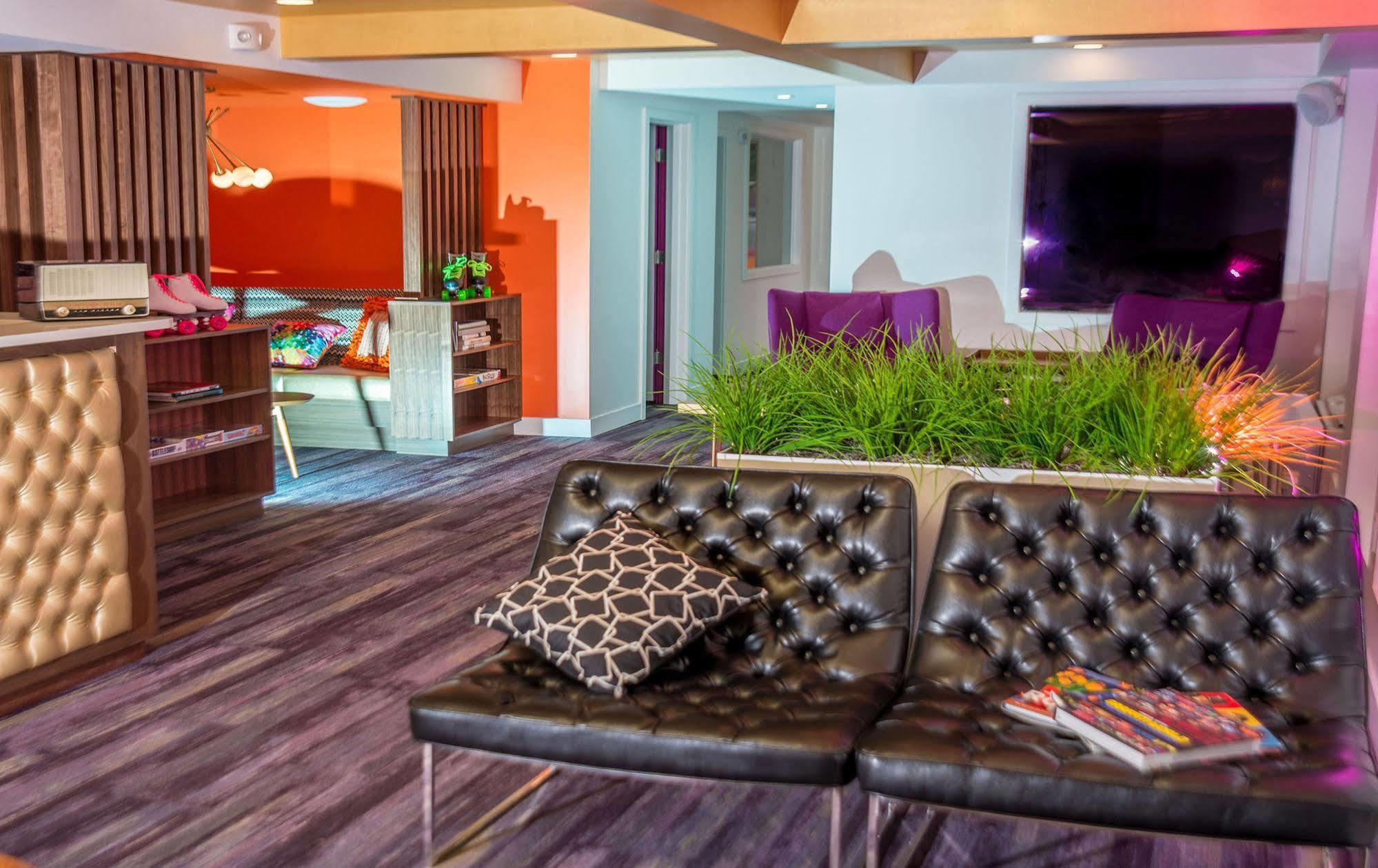 Hotel Zed Kelowna Kültér fotó