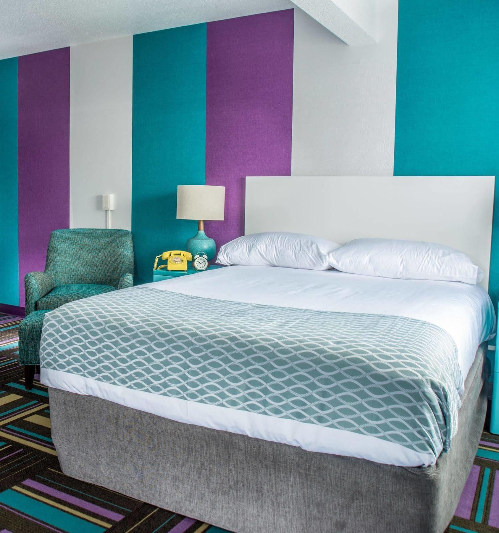 Hotel Zed Kelowna Kültér fotó